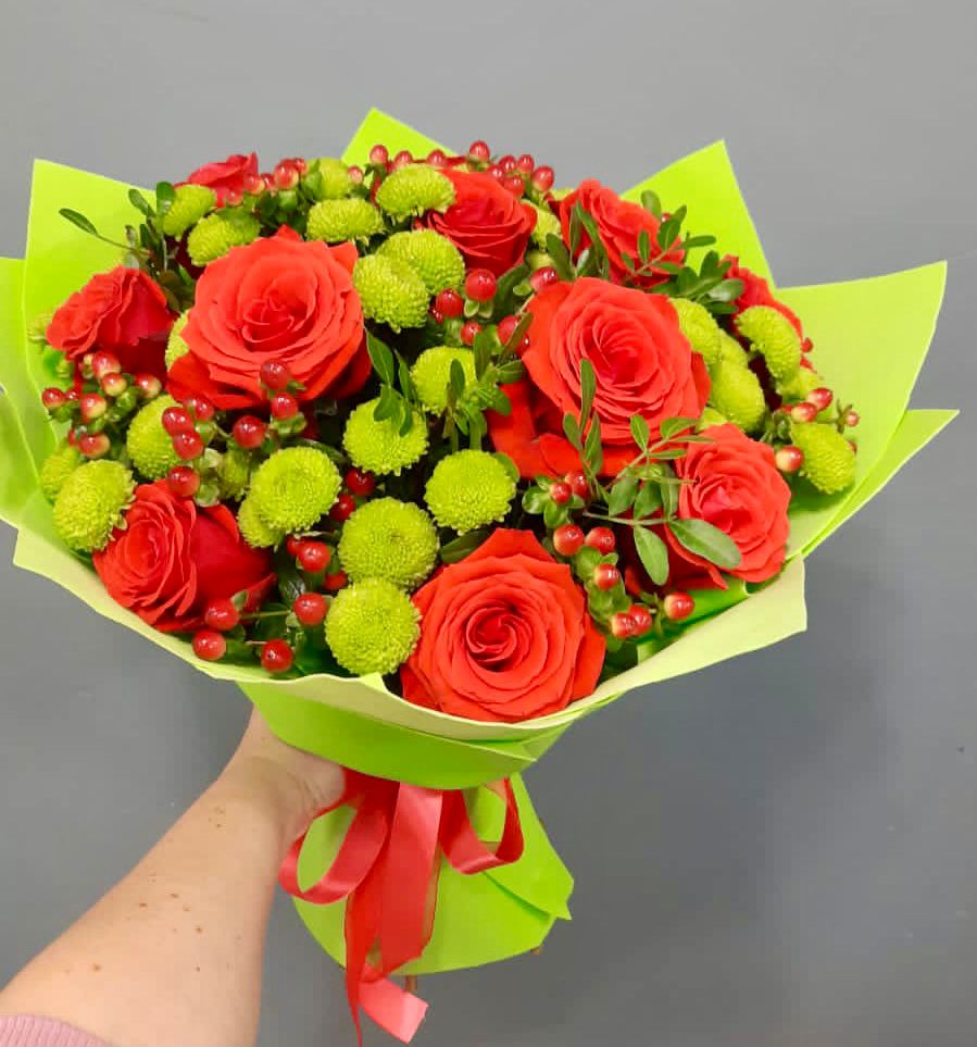 Букет цветов из: Хризантемы и Розы в Рамони