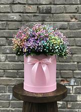 Цветочная композиция из Гипсофила и Розы в шляпной коробке в Рамони