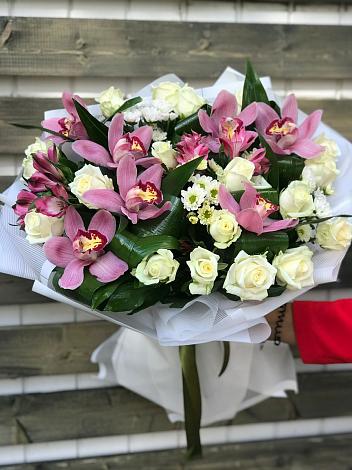 Букет цветов из: Розы и Хризантемы в Рамони