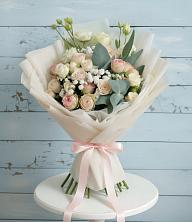 Букет цветов из:  Розы и Лизиантусы в Рамони