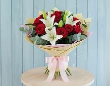 Букет цветов из:  Лилии и Розы в Рамони