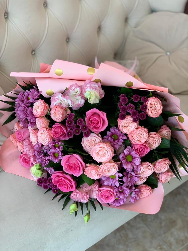 Букет цветов из: Хризантемы, Розы и Лизиантусы в Рамони