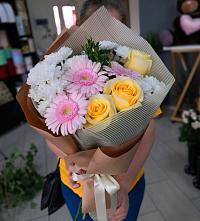 Букет цветов из:  Герберы, Розы и Хризантемы в Рамони