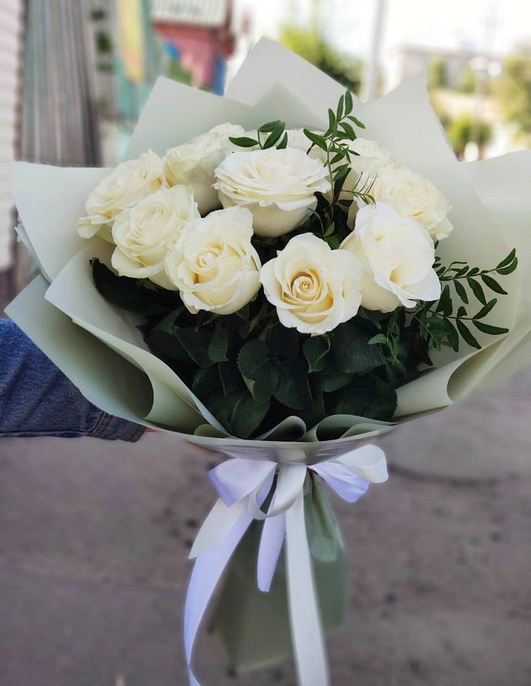 Букет Белые розы Проуд в Рамони