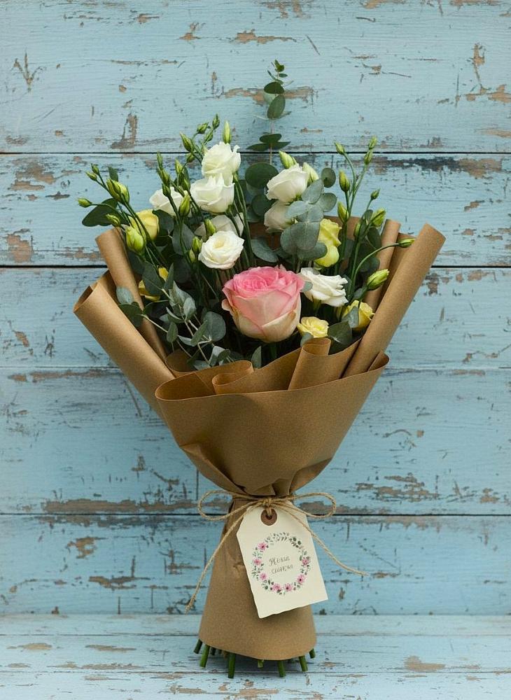 Букет цветов из: Розы и Лизиантусы в Рамони