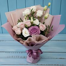 Букет цветов из:  Розы и Лизиантусы в Рамони