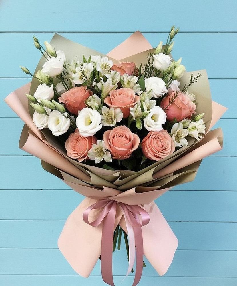 Букет цветов из: Розы, Альстромерии и Лизиантусы в Рамони