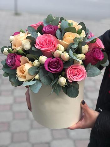 Цветочная композиция из Розы в шляпной коробке в Рамони
