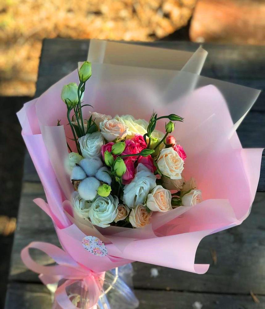 Букет цветов из: Розы и Лизиантусы в Рамони