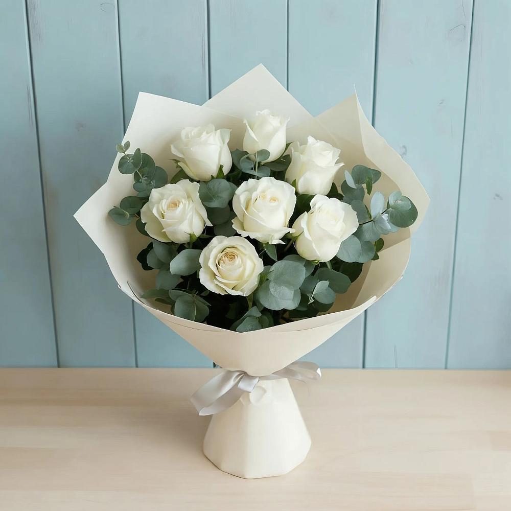 Букет Белые розы в Эвкалипте в Рамони