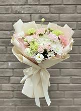 Букет цветов из:  Гвоздики, Розы, Лизиантусы и Хризантемы #REPLACE_PRED# Рамони