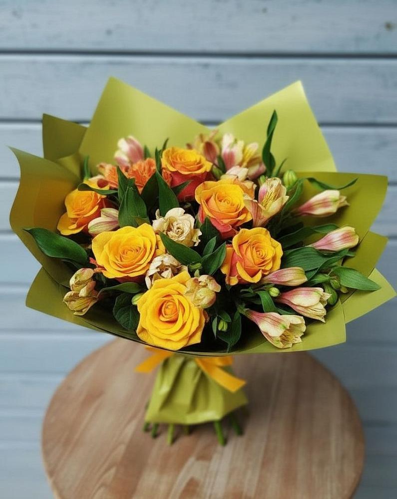 Букет цветов из: Альстромерии и Розы в Рамони