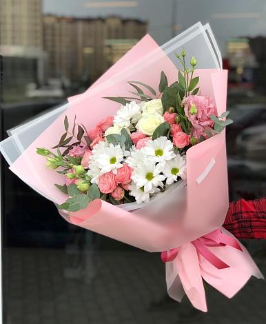 Букет цветов из: Розы, Лизиантусы и Хризантемы в Рамони