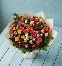 Букет Микс из разноцветных кустовых роз в Рамони